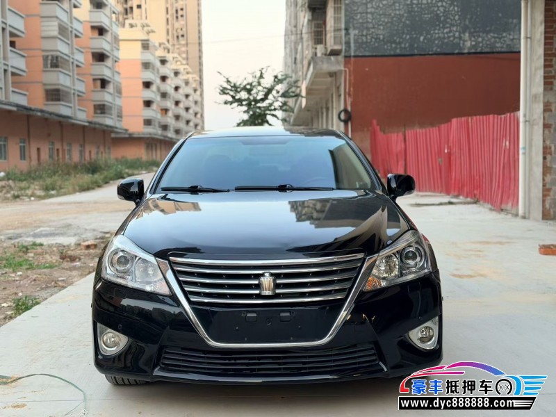 抵押车出售14年丰田皇冠轿车