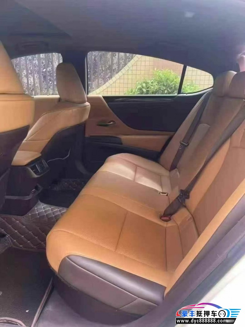 20年雷克萨斯ES轿车抵押车出售