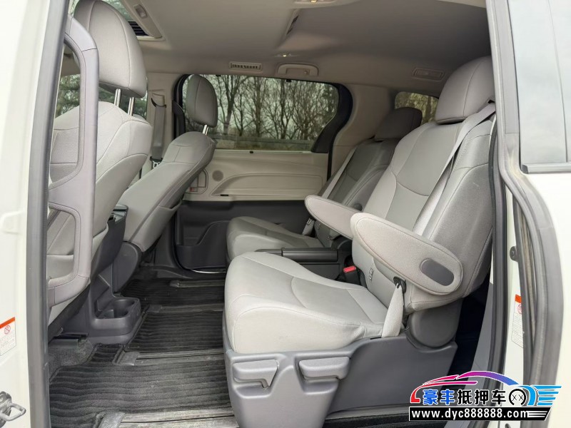 24年丰田格瑞维亚轿车抵押车出售