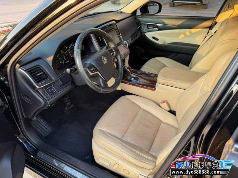 16年丰田皇冠轿车抵押车出售