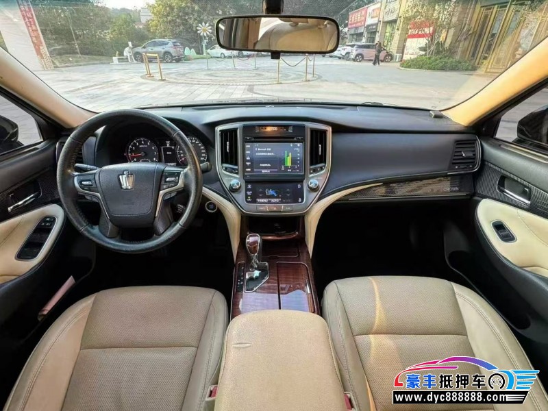 16年丰田皇冠轿车抵押车出售