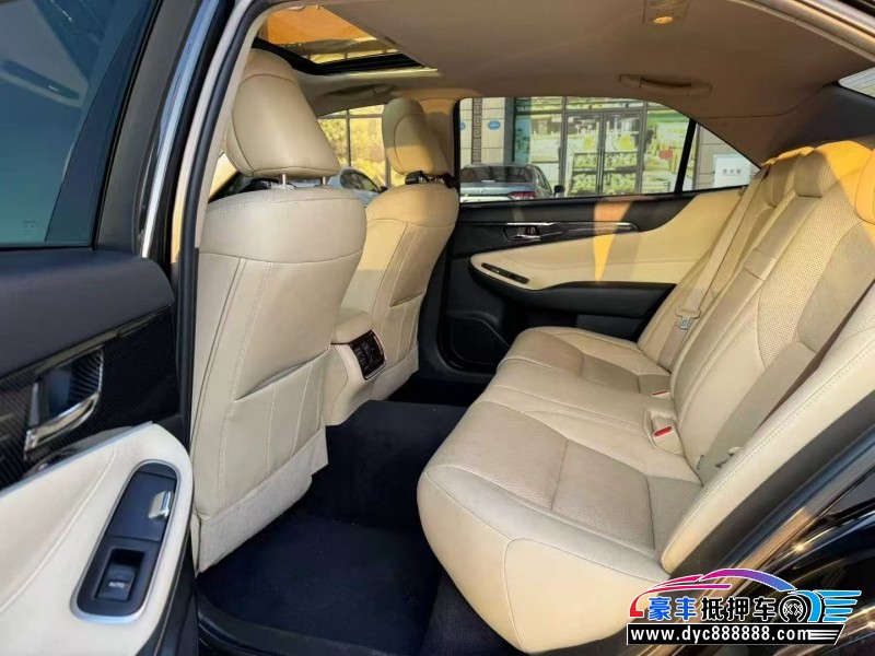 16年丰田皇冠轿车抵押车出售