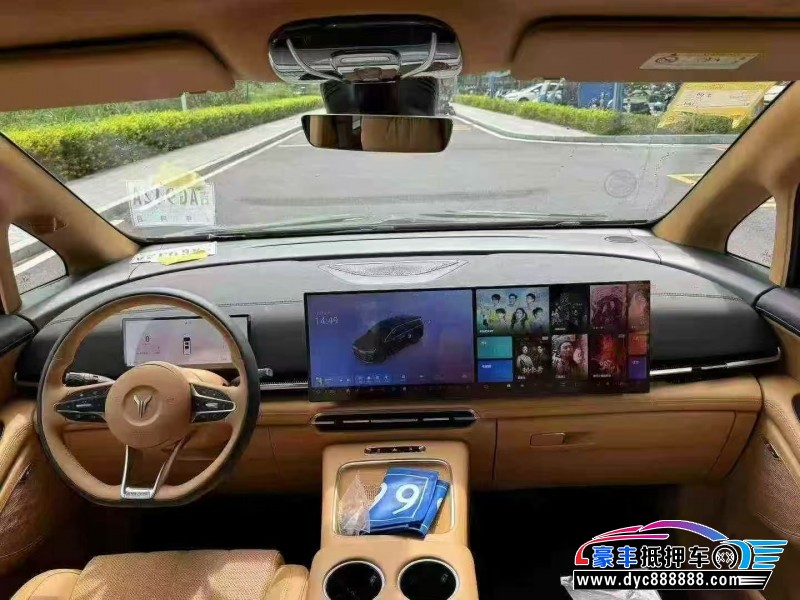 25年岚图梦想家轿车抵押车出售