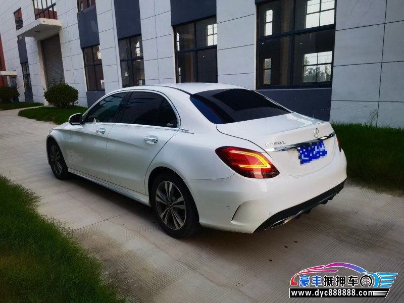 19年奔驰C轿车抵押车出售