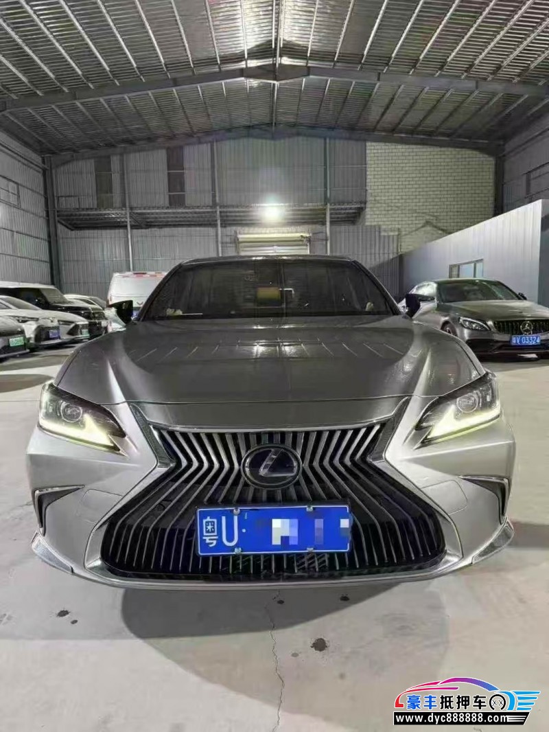 抵押车出售18年雷克萨斯ES轿车