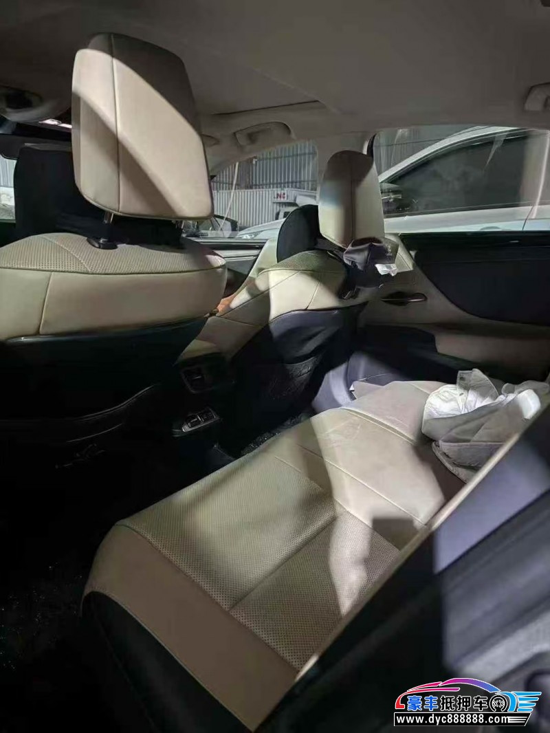 18年雷克萨斯ES轿车抵押车出售