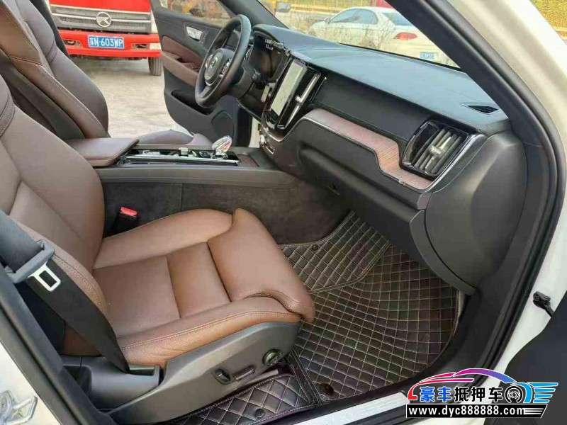 24年沃尔沃XC60轿车抵押车出售