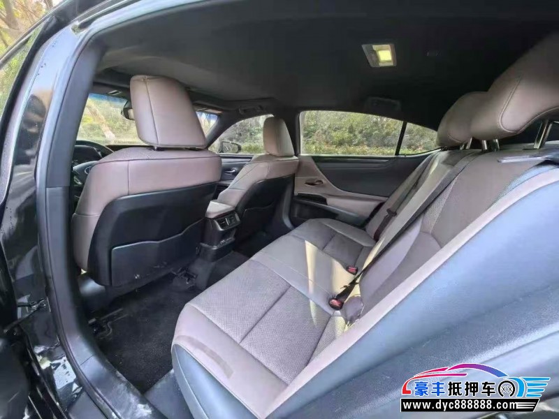 22年雷克萨斯ES轿车抵押车出售