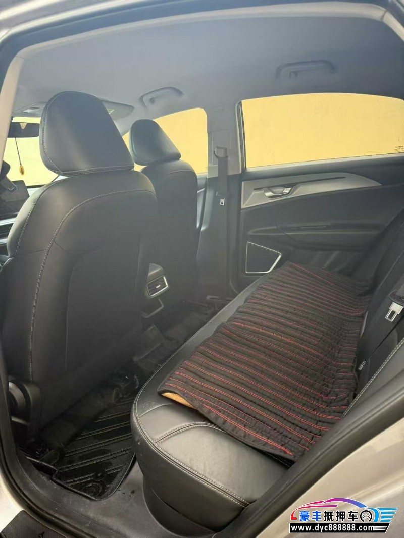 22年吉利几何轿车抵押车出售