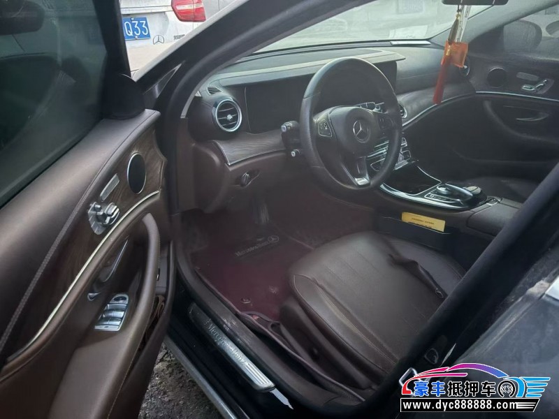 17年奔驰E轿车抵押车出售