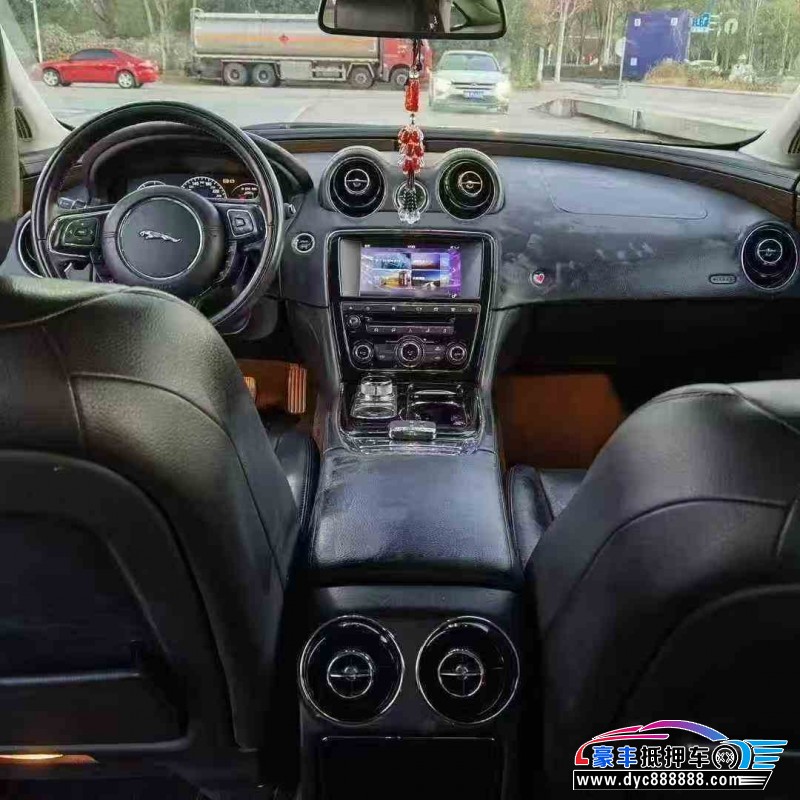 18年捷豹XJ轿车抵押车出售