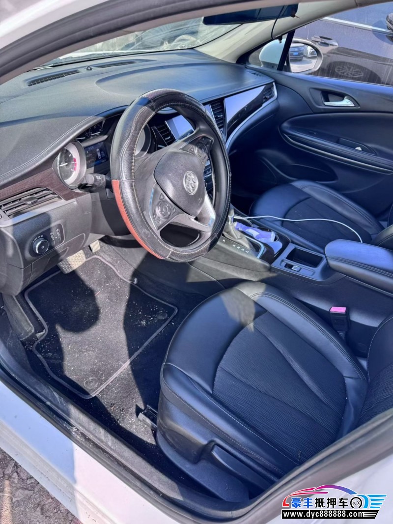 18年别克威朗轿车抵押车出售