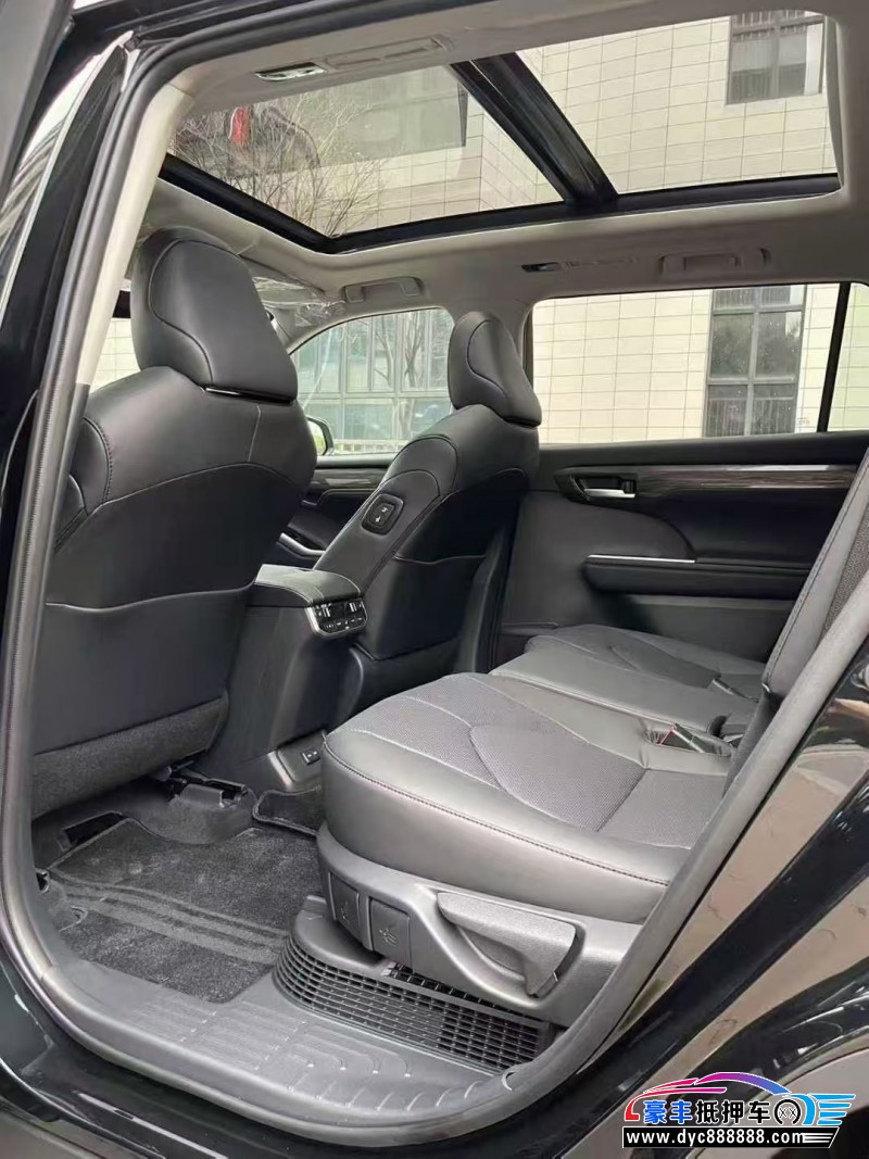 26年丰田汉兰达轿车抵押车出售