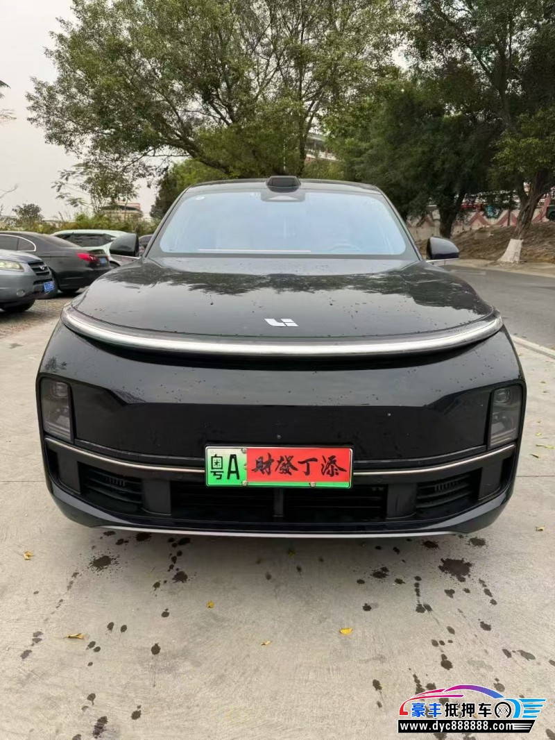 抵押车出售24年理想L9轿车
