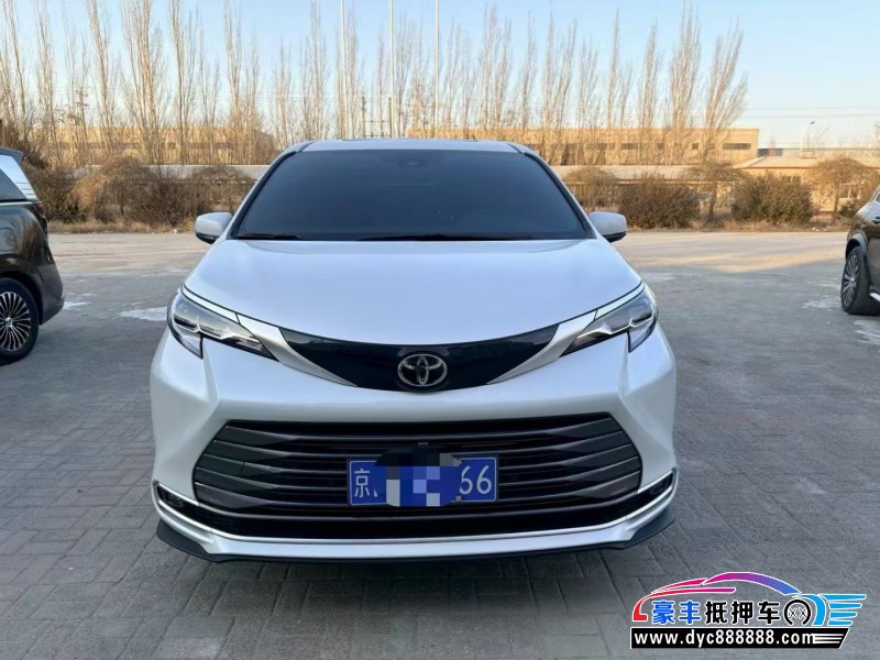 抵押车出售25年丰田塞纳轿车