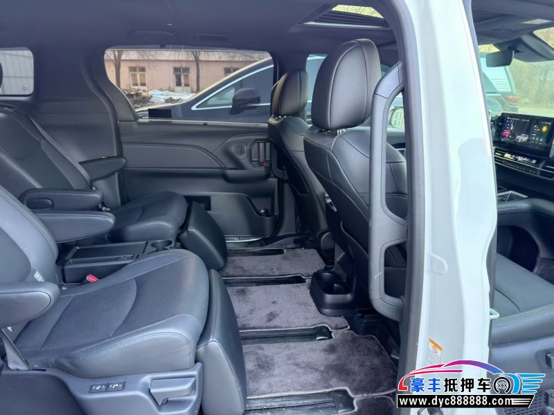 25年丰田塞纳轿车抵押车出售