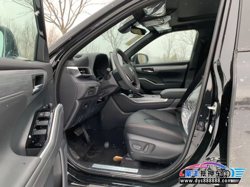 26年丰田皇冠陆放MPV抵押车出售