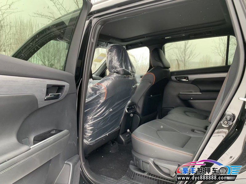 26年丰田皇冠陆放MPV抵押车出售