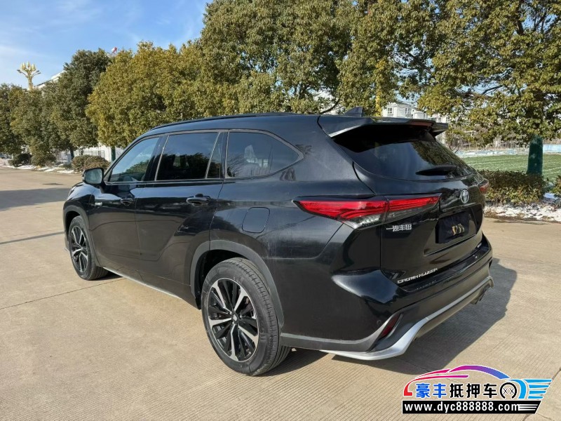 23年丰田皇冠轿车抵押车出售