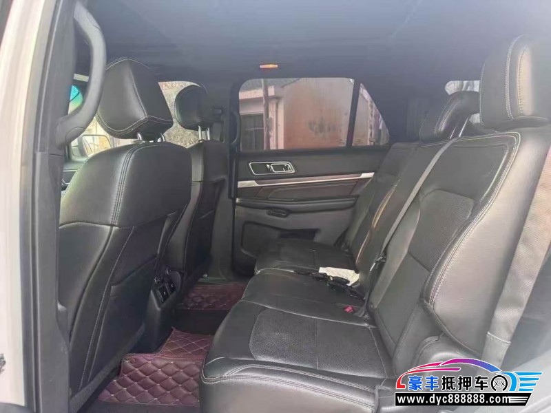 17年福特探险者轿车抵押车出售