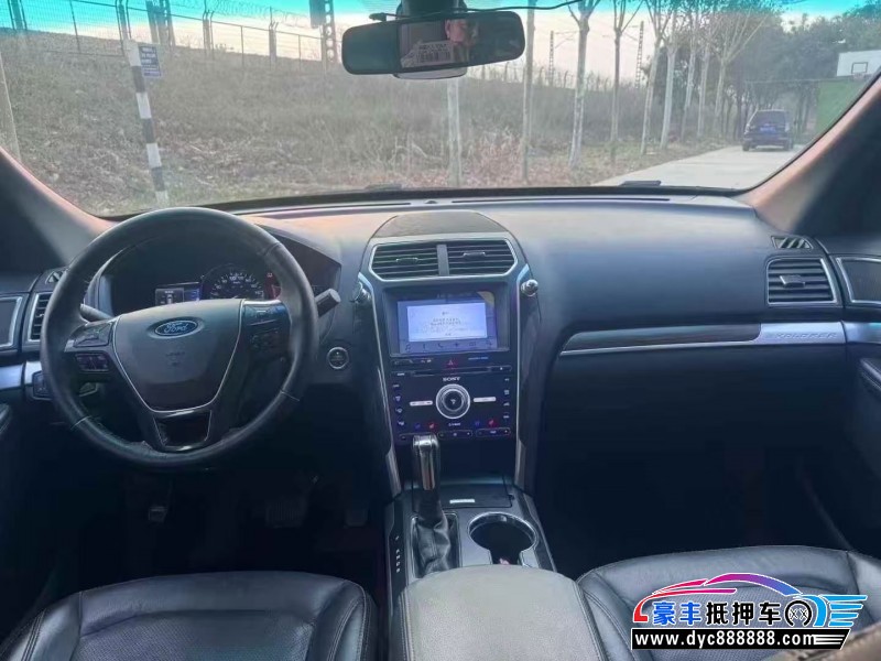 17年福特探险者轿车抵押车出售