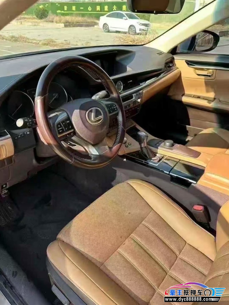 18年雷克萨斯ES轿车抵押车出售