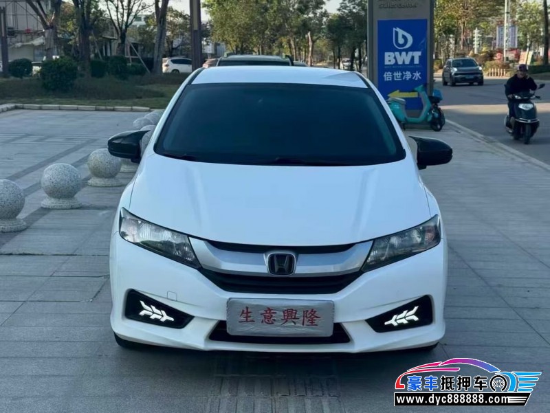 抵押车出售18年本田锋范轿车