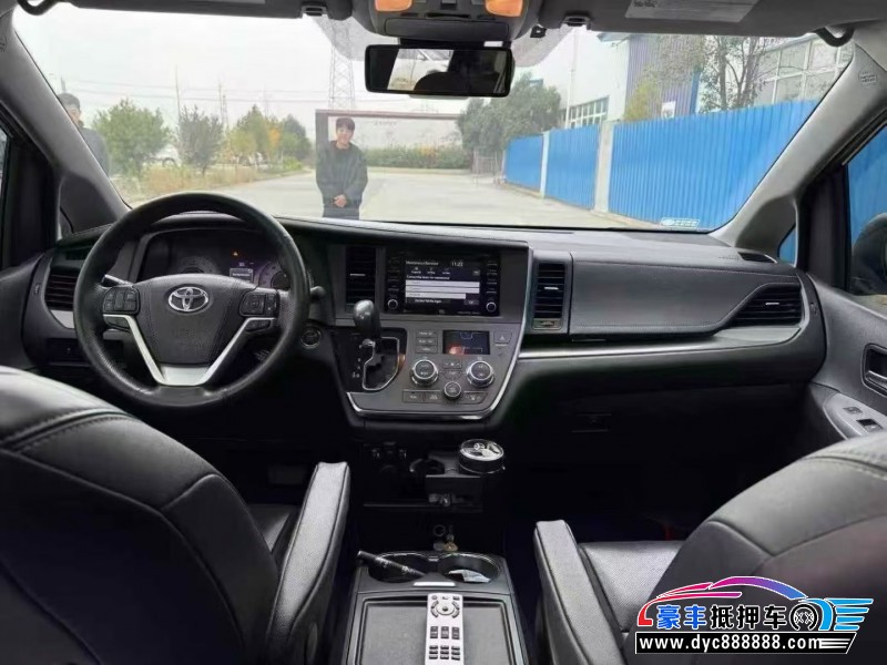 19年丰田塞纳轿车抵押车出售