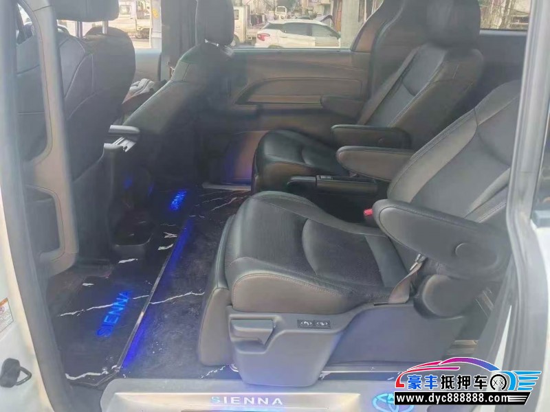 23年丰田塞纳轿车抵押车出售