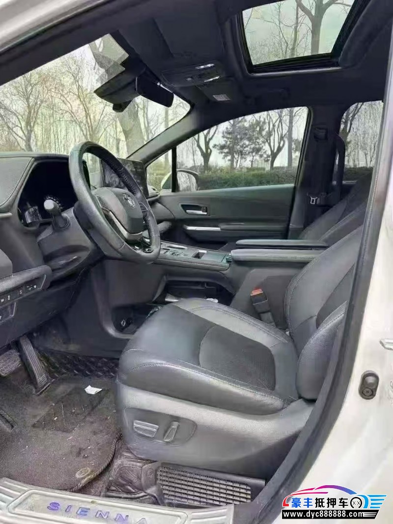 24年丰田塞纳轿车抵押车出售