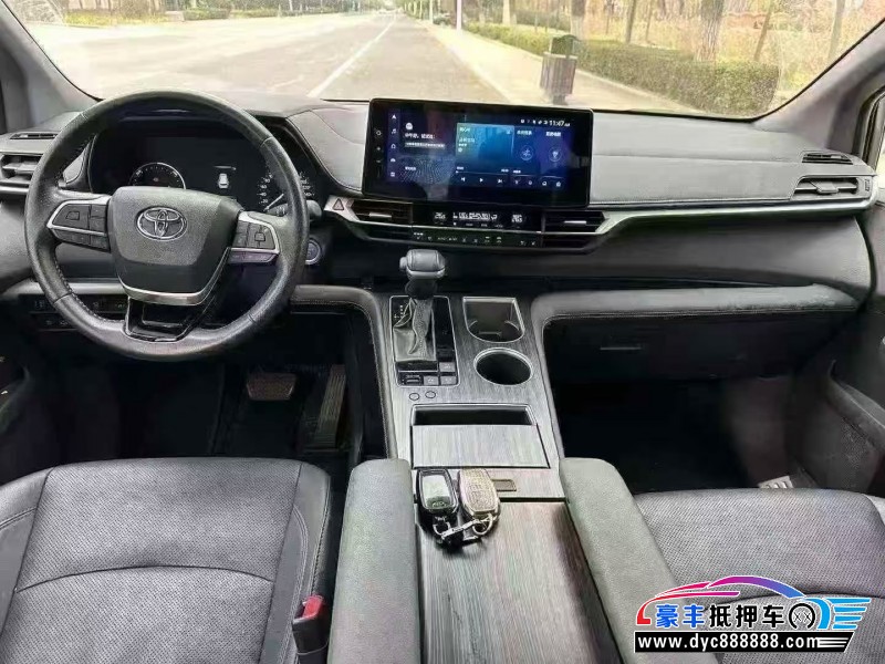 24年丰田塞纳轿车抵押车出售