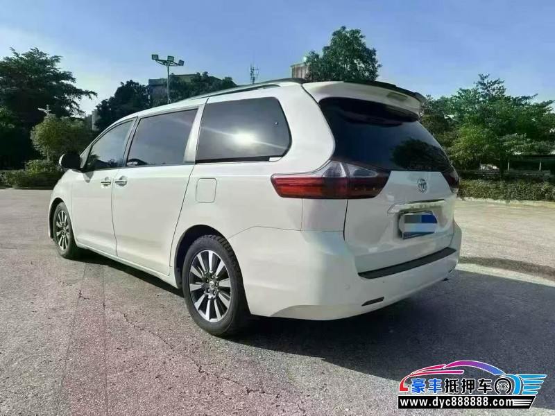 17年丰田塞纳轿车抵押车出售