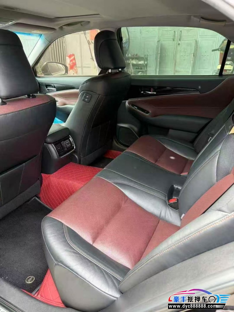 18年丰田皇冠轿车抵押车出售