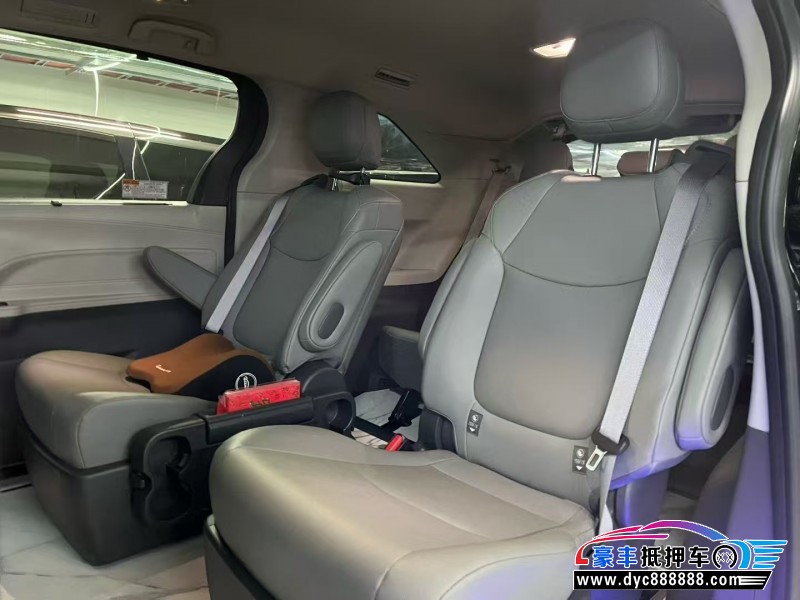 25年丰田格瑞维亚轿车抵押车出售