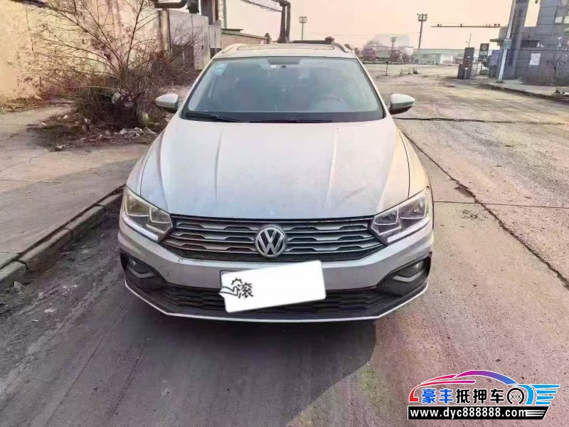 抵押车出售17年大众蔚领轿车