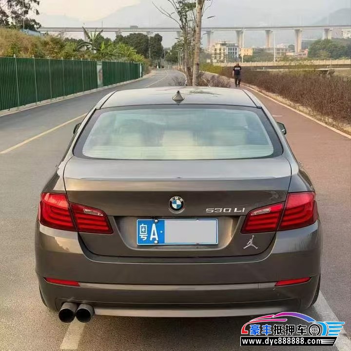 13年宝马5系轿车抵押车出售