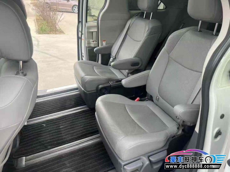 24年丰田格瑞维亚轿车抵押车出售