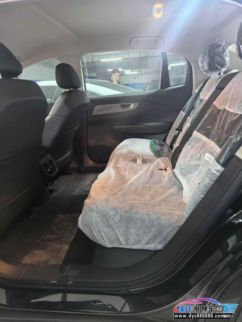 25年红旗EQM5轿车抵押车出售