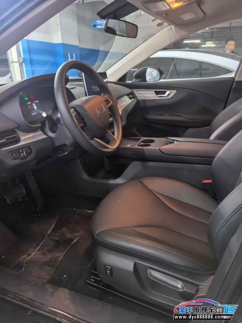 25年红旗EQM5轿车抵押车出售