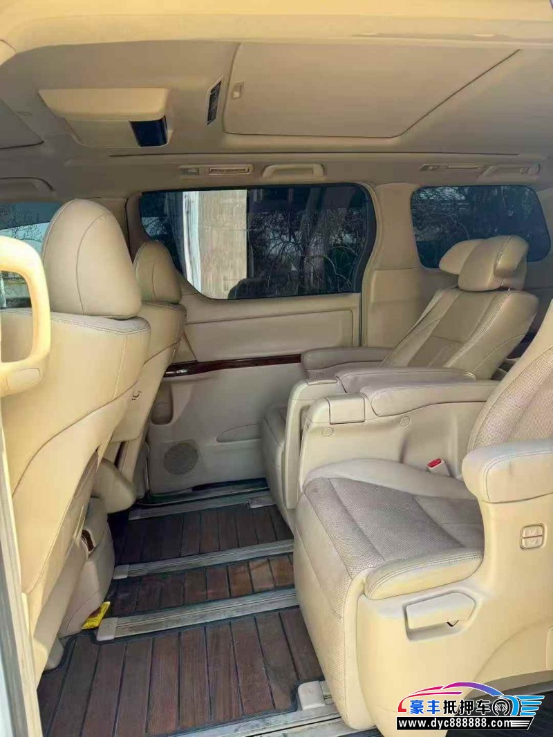 11年丰田埃尔法轿车抵押车出售