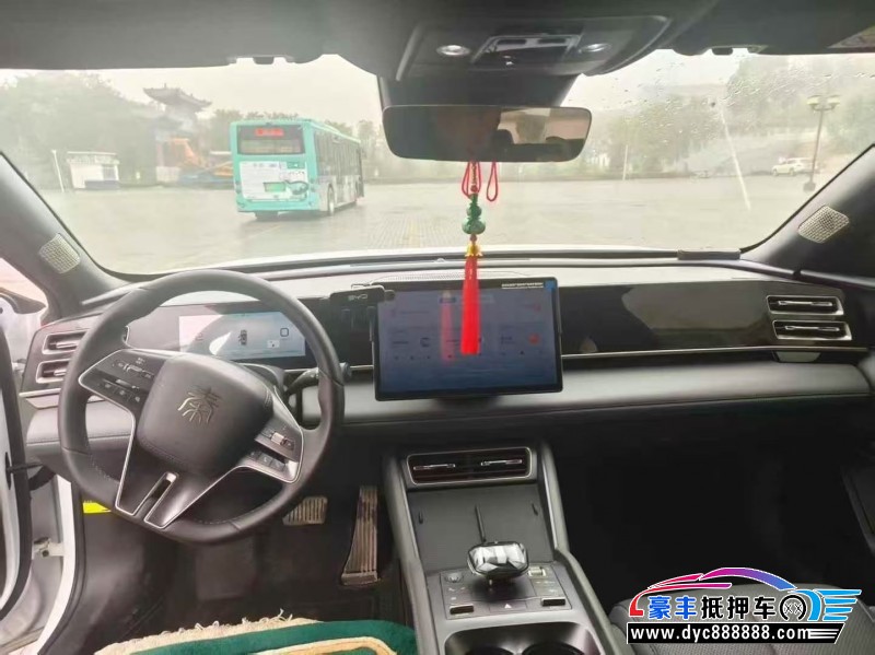 25年比亚迪秦轿车抵押车出售