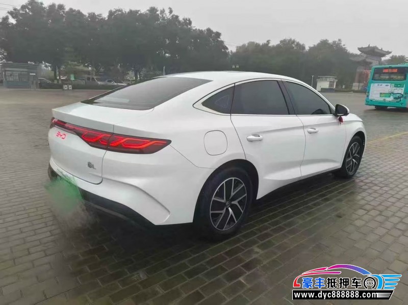 25年比亚迪秦轿车抵押车出售