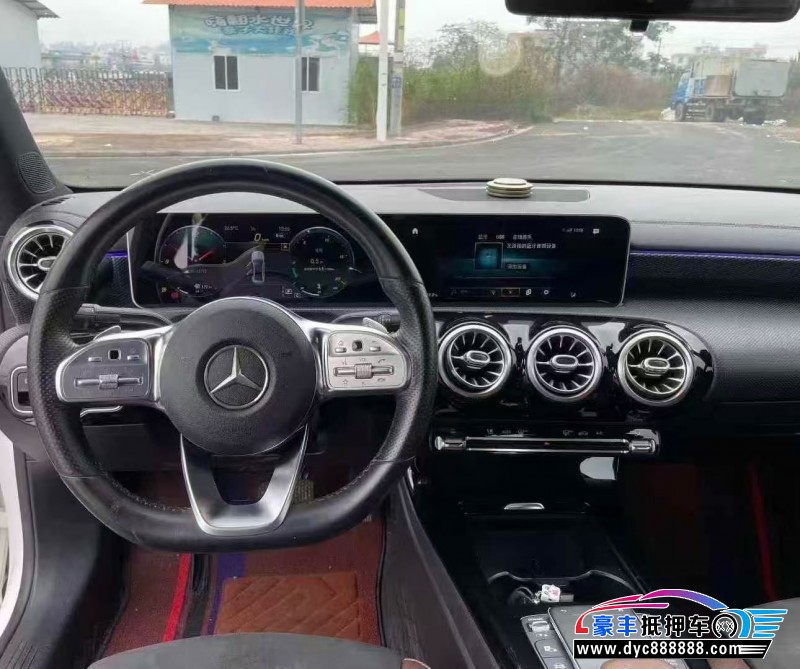 20年奔驰A轿车抵押车出售