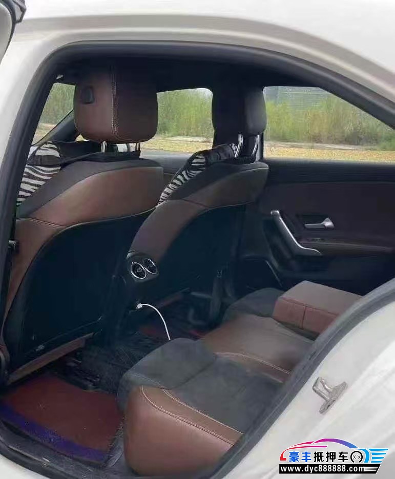 20年奔驰A轿车抵押车出售