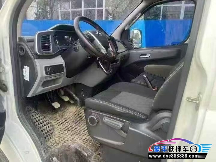 24年上汽大通V80轿车抵押车出售