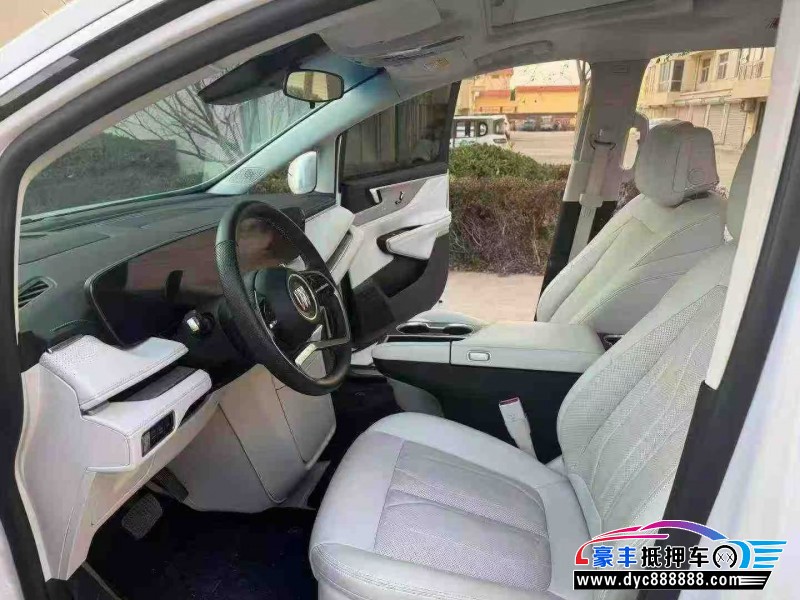 25年别克GL8轿车抵押车出售