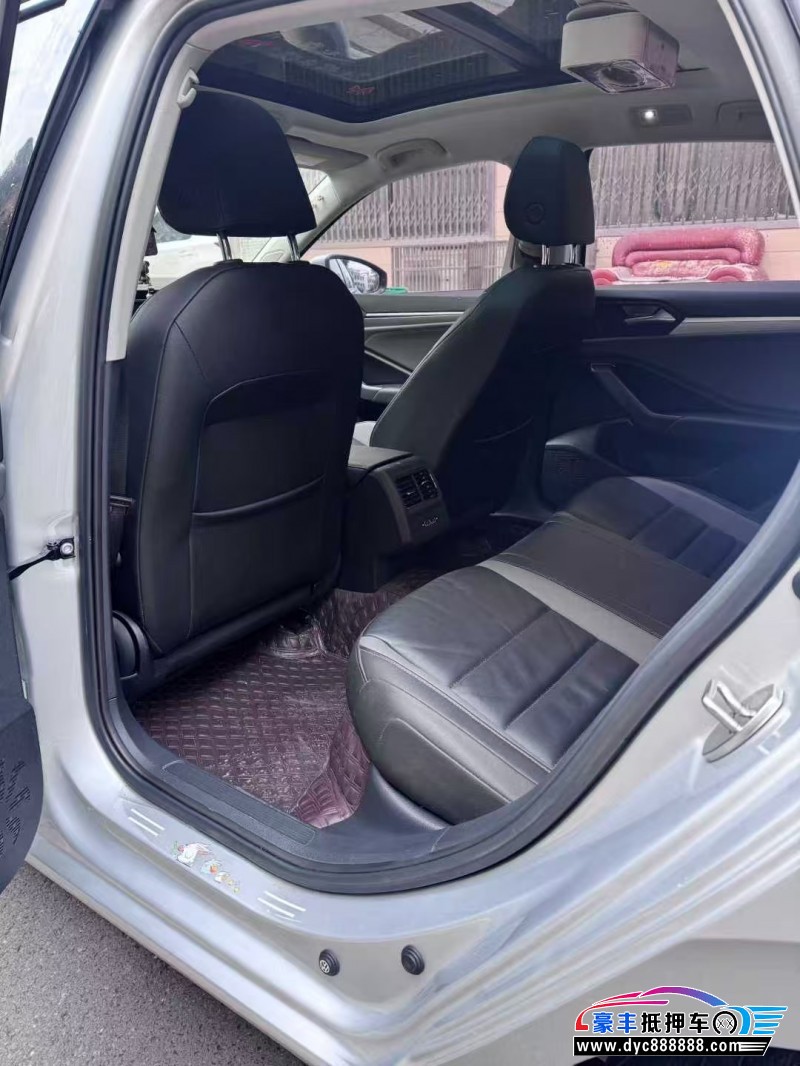 20年大众速腾轿车抵押车出售