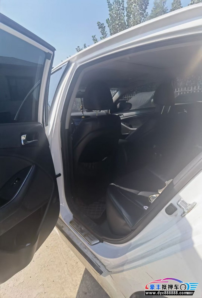 15年起亚K5轿车抵押车出售