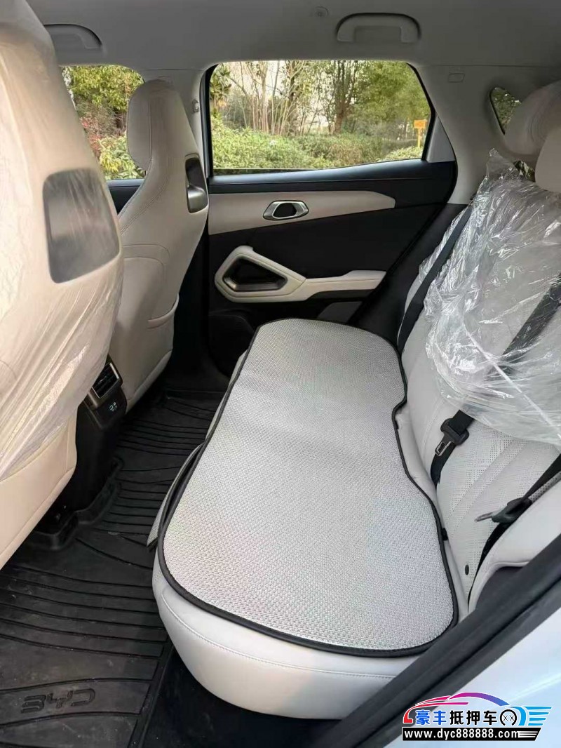 25年比亚迪元轿车抵押车出售