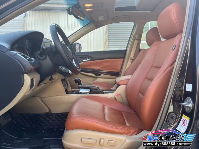 13年本田雅阁轿车抵押车出售